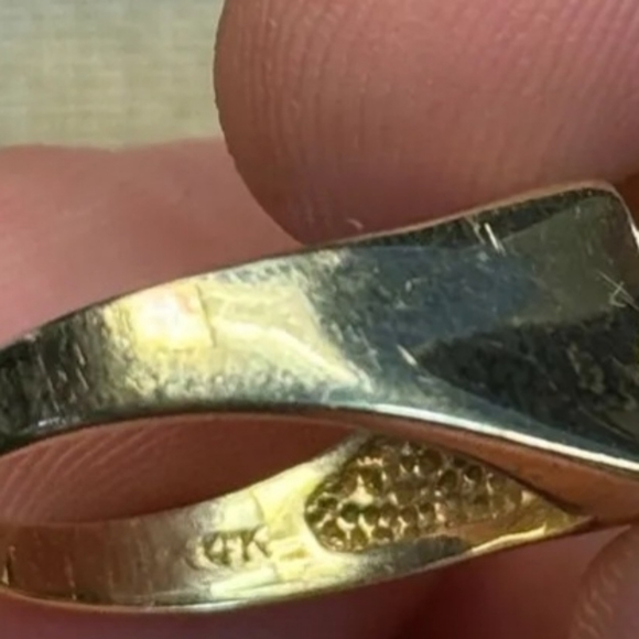 14K Yellow Gold Blue Topaz Ring Size 8 - Picture 4 of 6